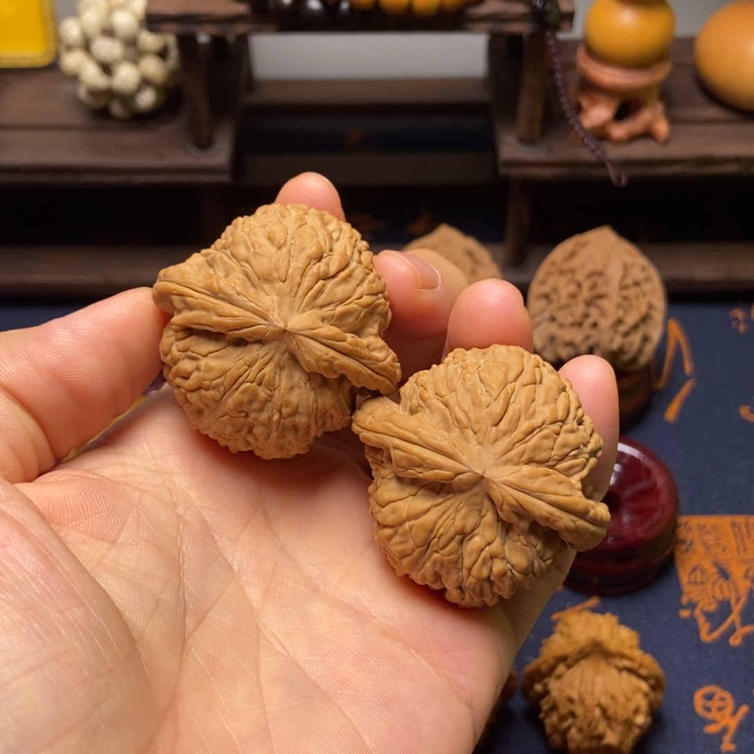文玩核桃把件全品粗筋闷白42