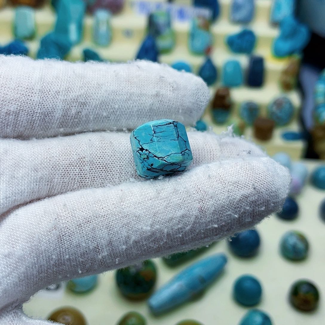 绿松石颈饰未镶嵌