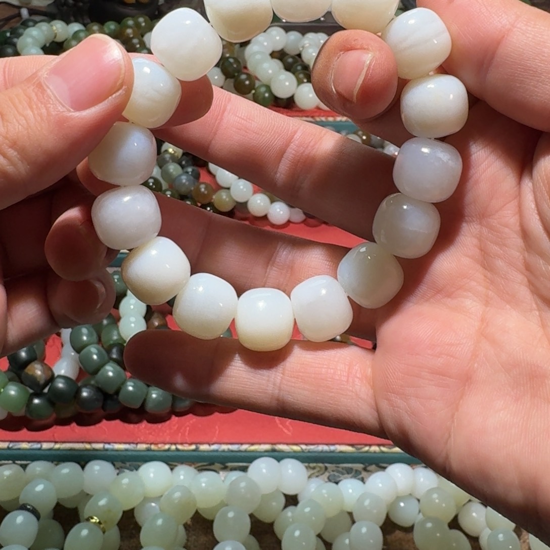 和田玉未镶嵌手链有包容