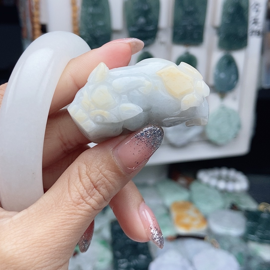 翡翠颈饰未镶嵌翡翠