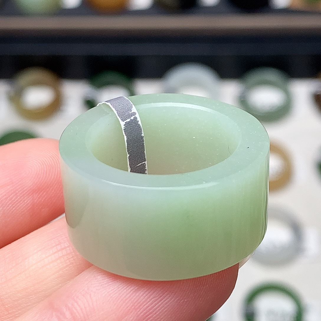 未镶嵌戒指和田玉