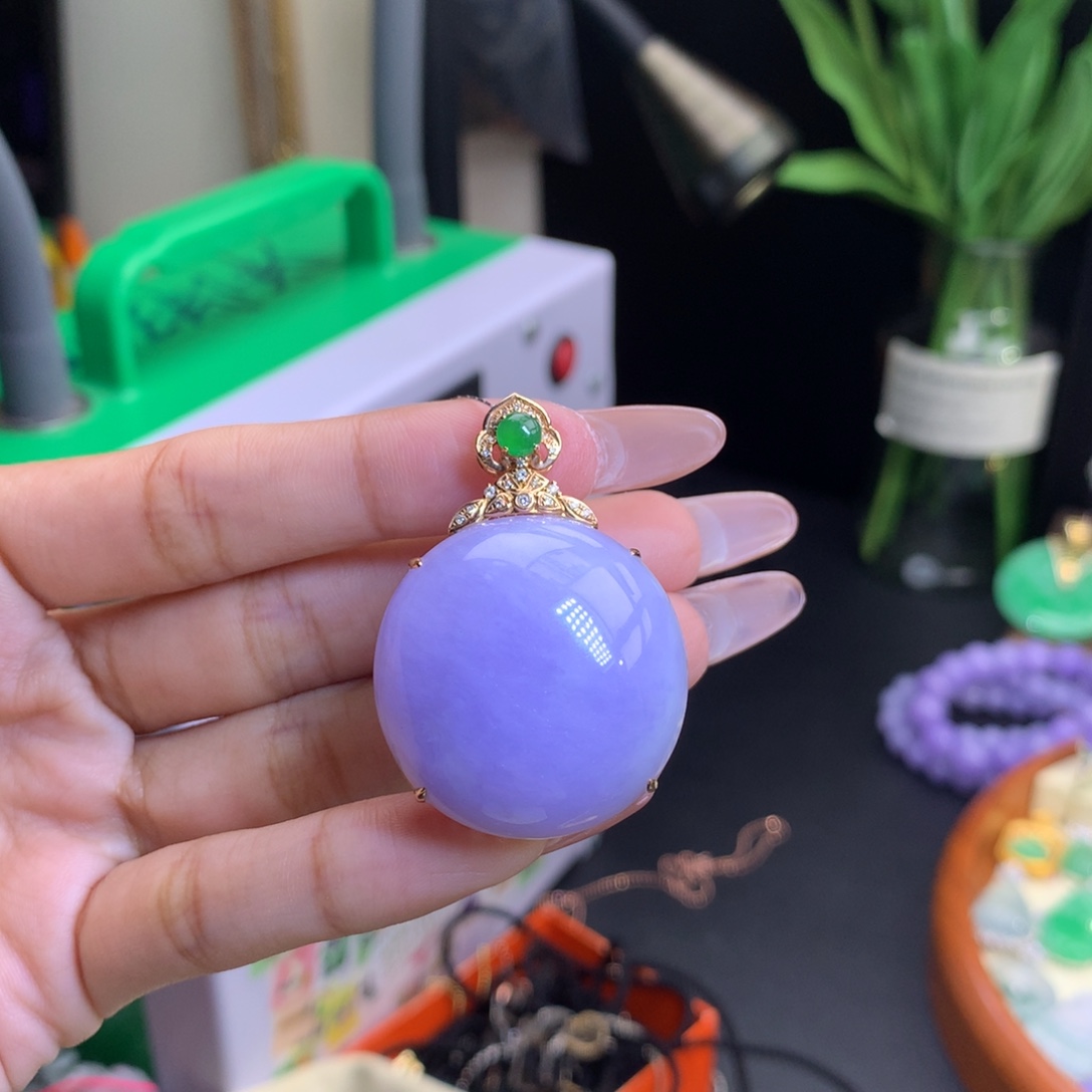 翡翠18K金镶嵌颈饰