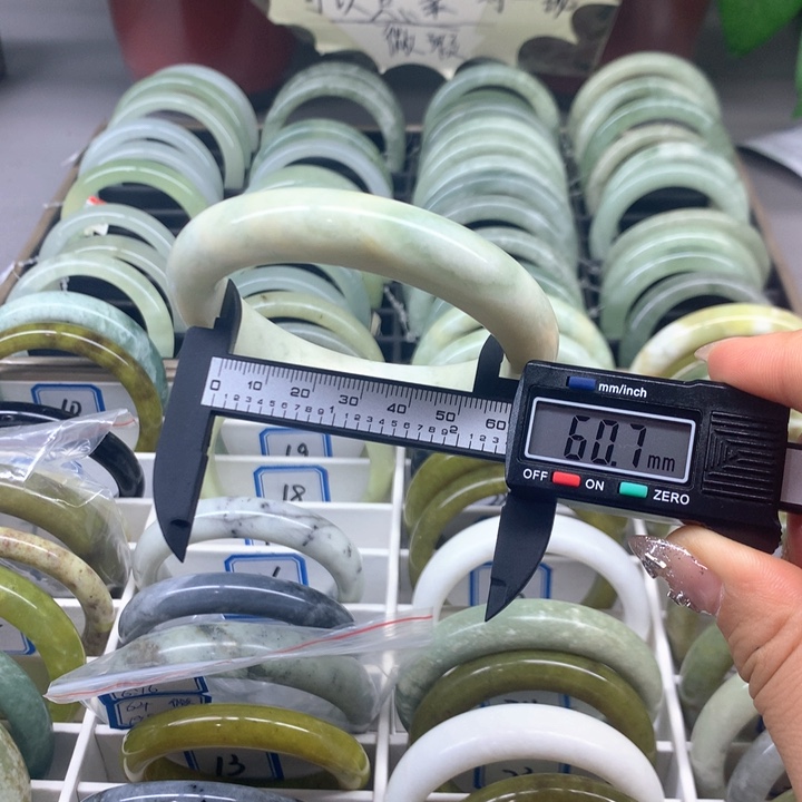 蛇纹石玉未镶嵌手镯17