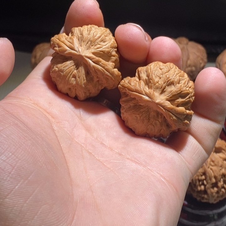 文玩核桃把件37红锦鲤