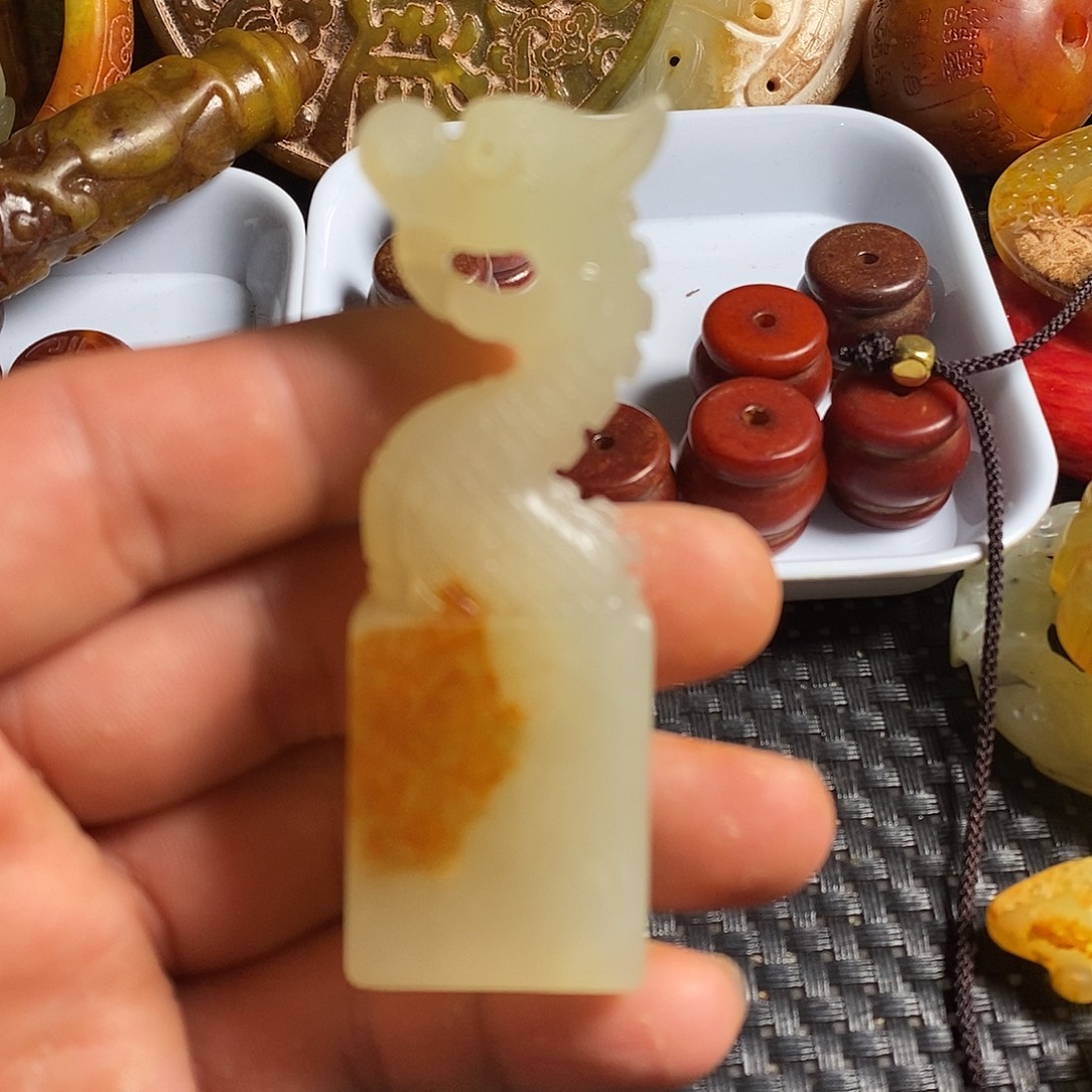 蛇纹石玉合金颈饰