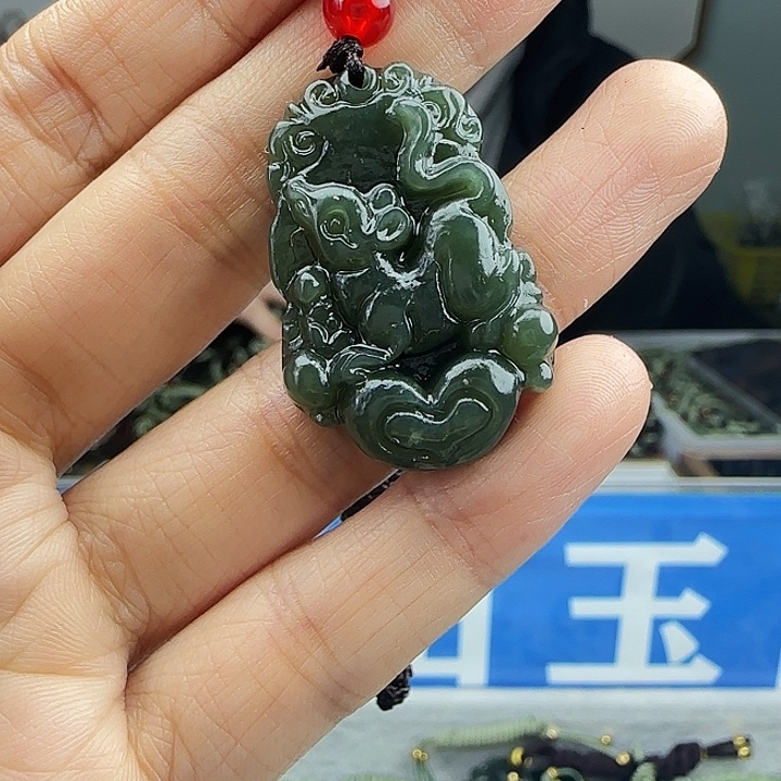 和田玉未镶嵌颈饰