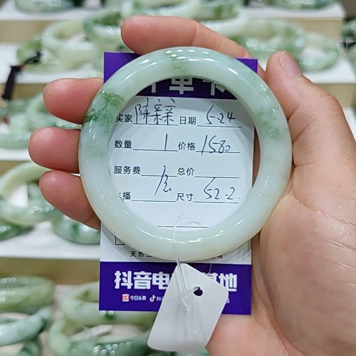 透闪石-蛇纹石玉未镶嵌手镯陈**?