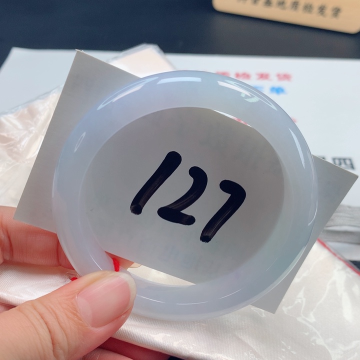 翡翠手镯未镶嵌冰