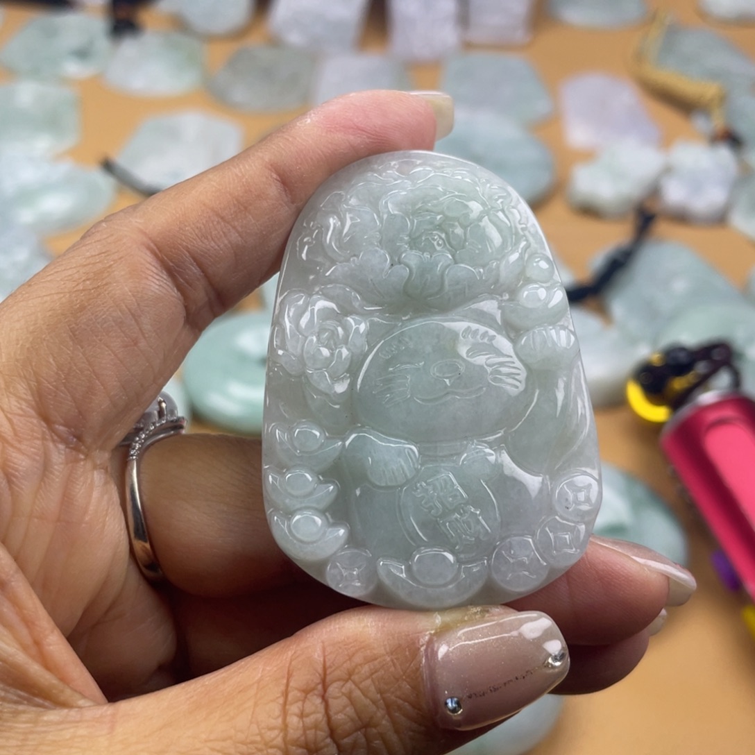 翡翠未镶嵌颈饰招财猫