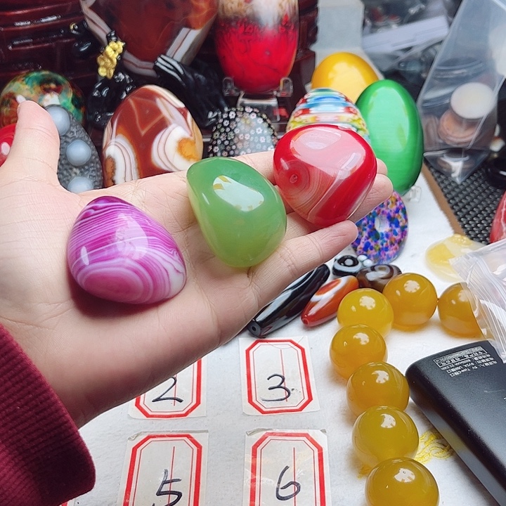 郭***锐玛瑙/玉髓未镶嵌珠宝奇石