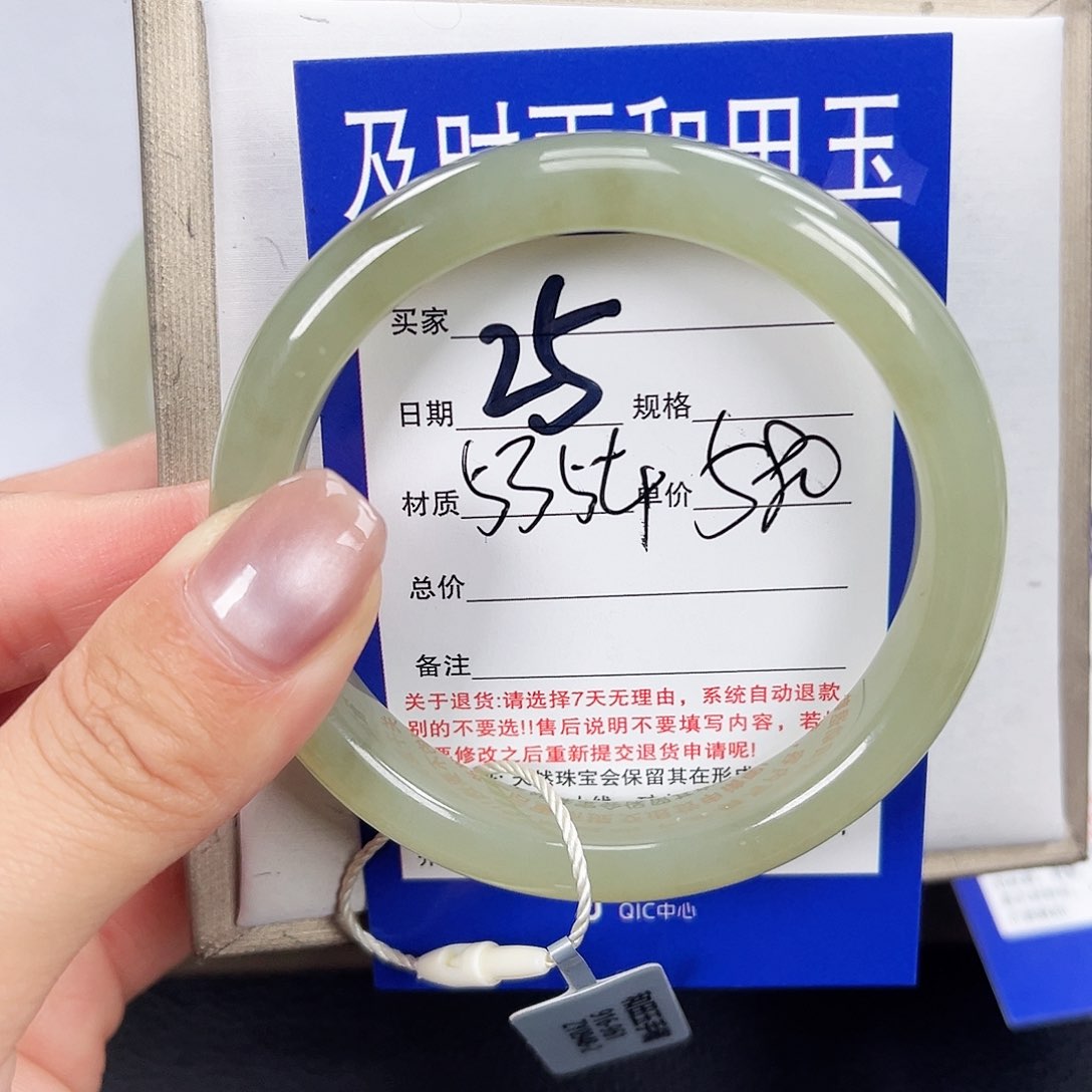 和田玉手镯未镶嵌