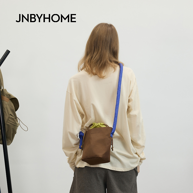 JNBYHOME江南布衣26年春季女单肩梭织包HQ1181010