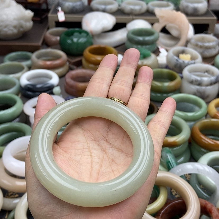 【闪购商品】石英质玉手镯未镶嵌