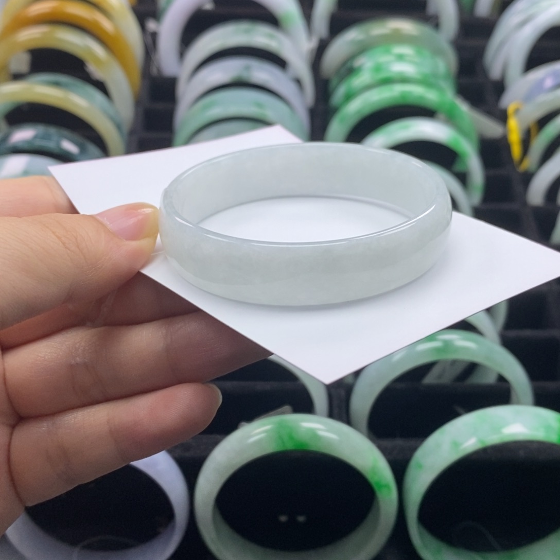 翡翠手镯未镶嵌手镯