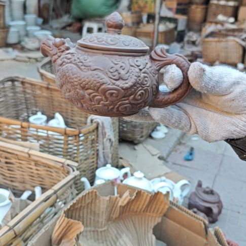 库存微瑕紫砂壶一个