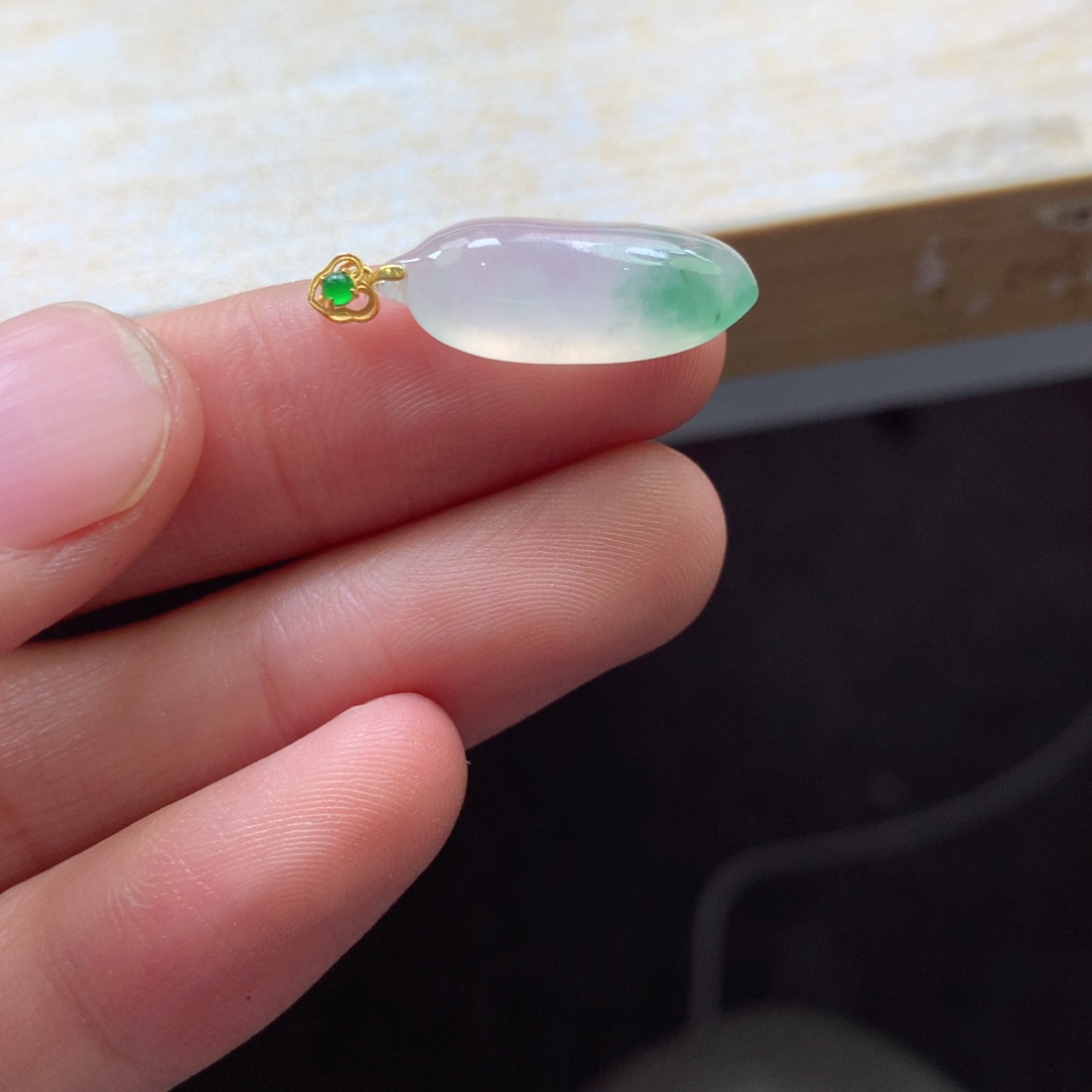 翡翠颈饰18K金镶嵌吊坠