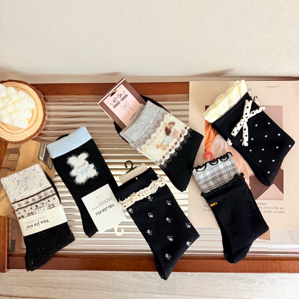 【梨泰院小姐姐】黑色系复古配色也太绝了~甜酷甜酷的