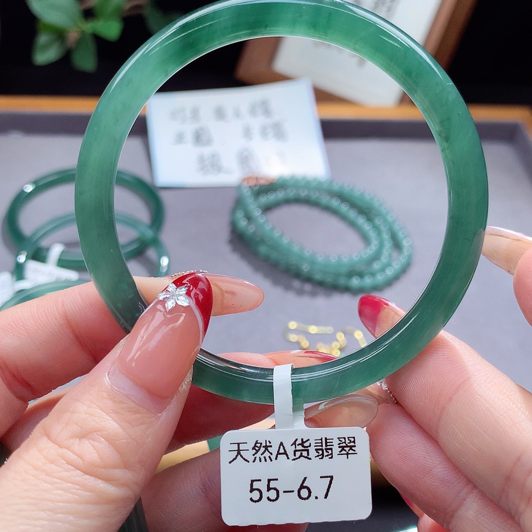翡翠手镯（圆镯）未镶嵌