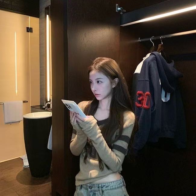 G4-1 字母8长袖毛衣