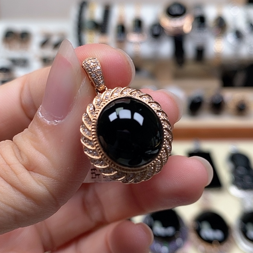 【闪购商品】翡翠颈饰18K金镶嵌蛋面