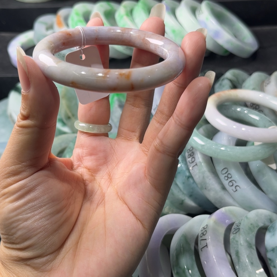 定制翡翠未镶嵌手镯