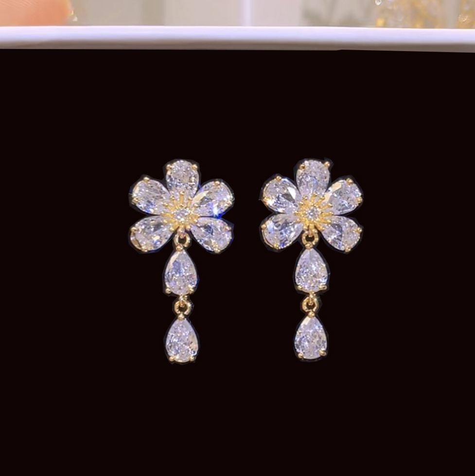 铜合金合成锆石耳饰 法式轻奢时尚高级感W164超闪精致百搭耳环