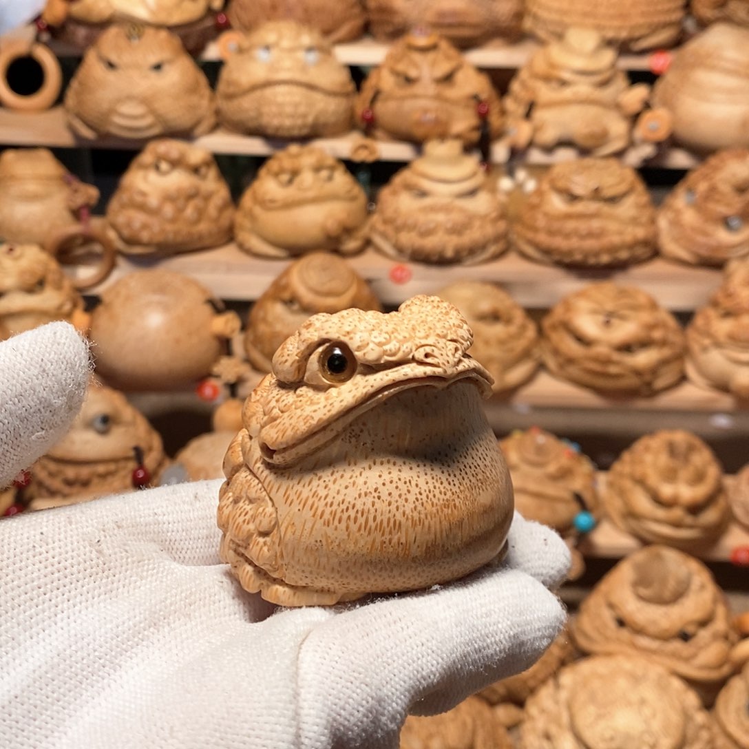 竹云*竹根雕金蟾手把件