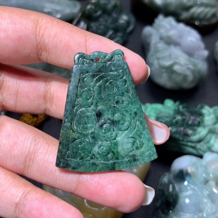 翡翠未镶嵌颈饰保真天然a货翡翠