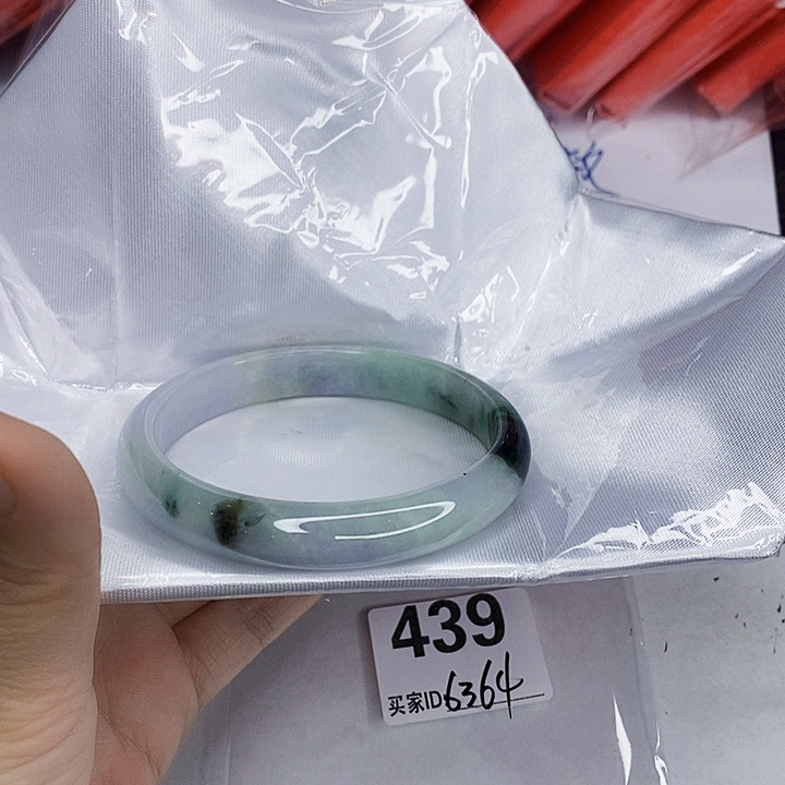 翡翠未镶嵌手镯一图一物实物为准（微瑕处理）