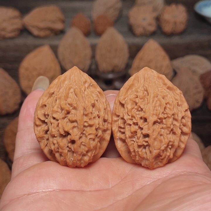 文玩核桃吊坠殷***?鸡心