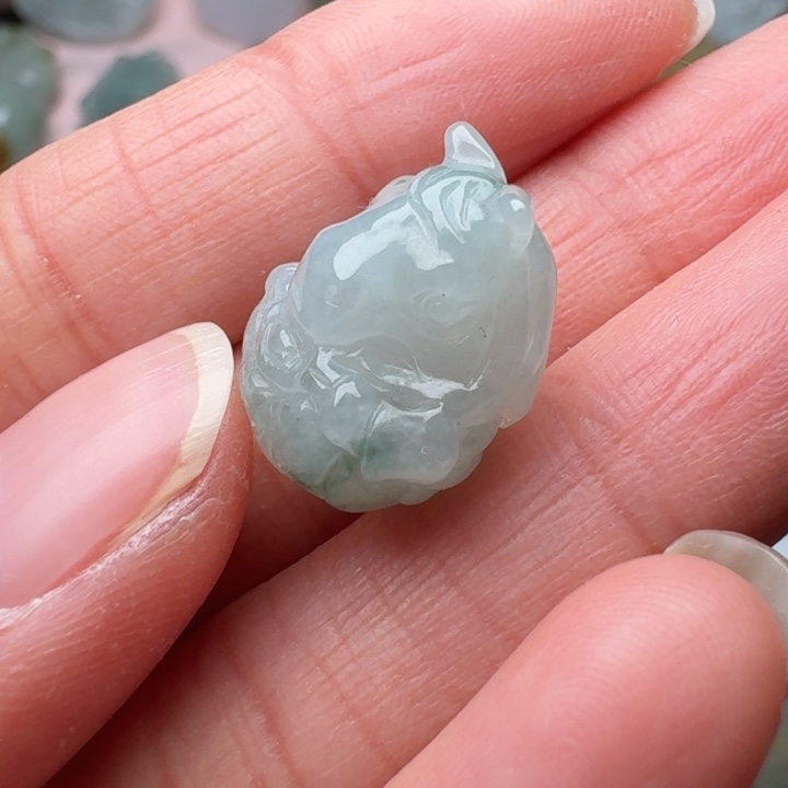 翡翠未镶嵌颈饰小马