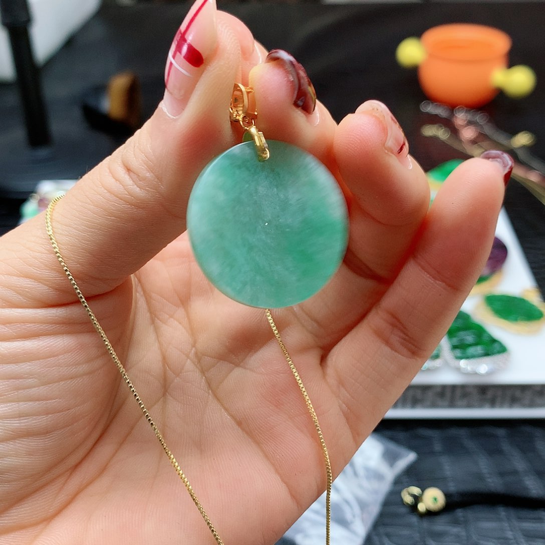 【闪购商品】翡翠吊坠(赠链)未镶嵌，