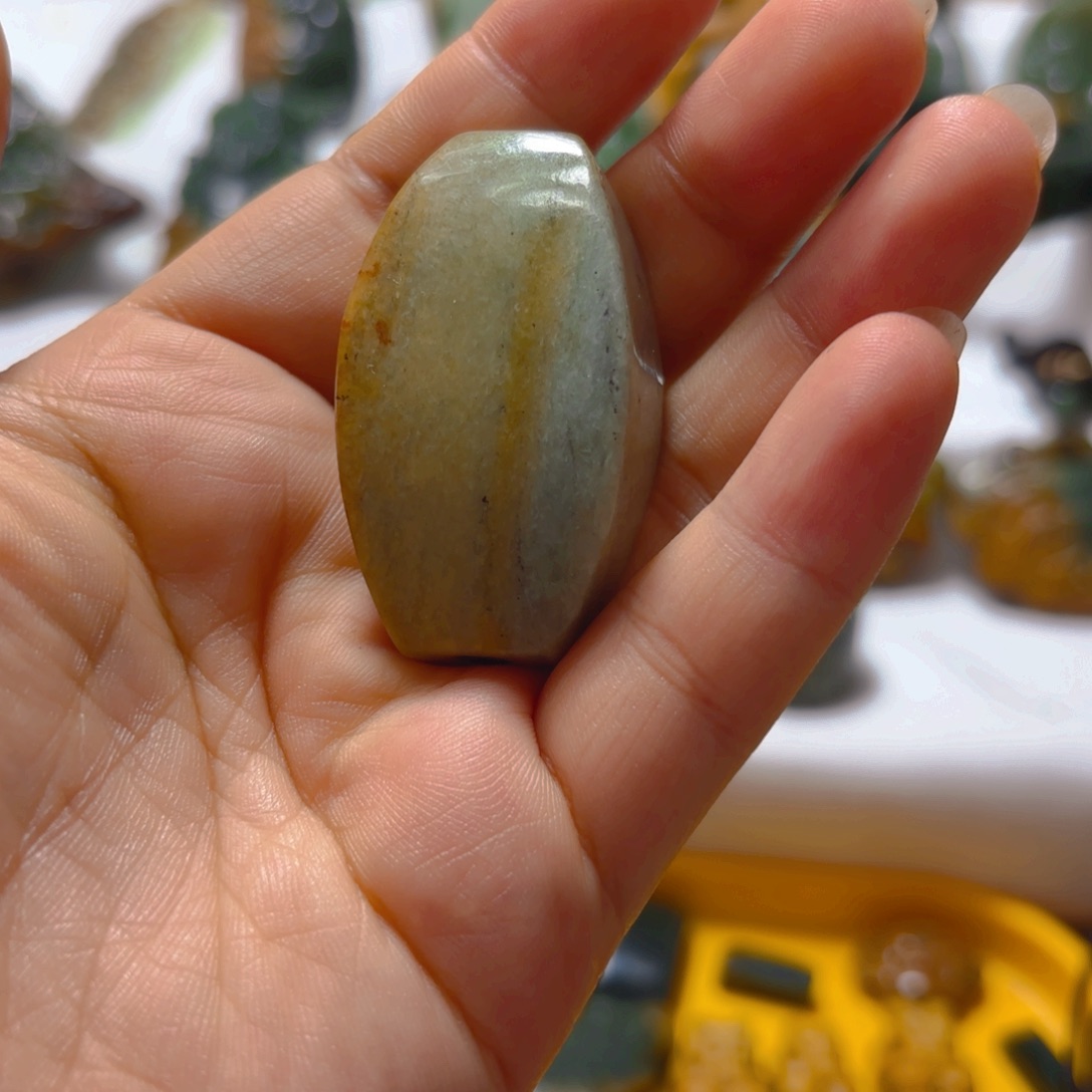 岫岩河磨玉（透闪石质玉）挂件未镶嵌