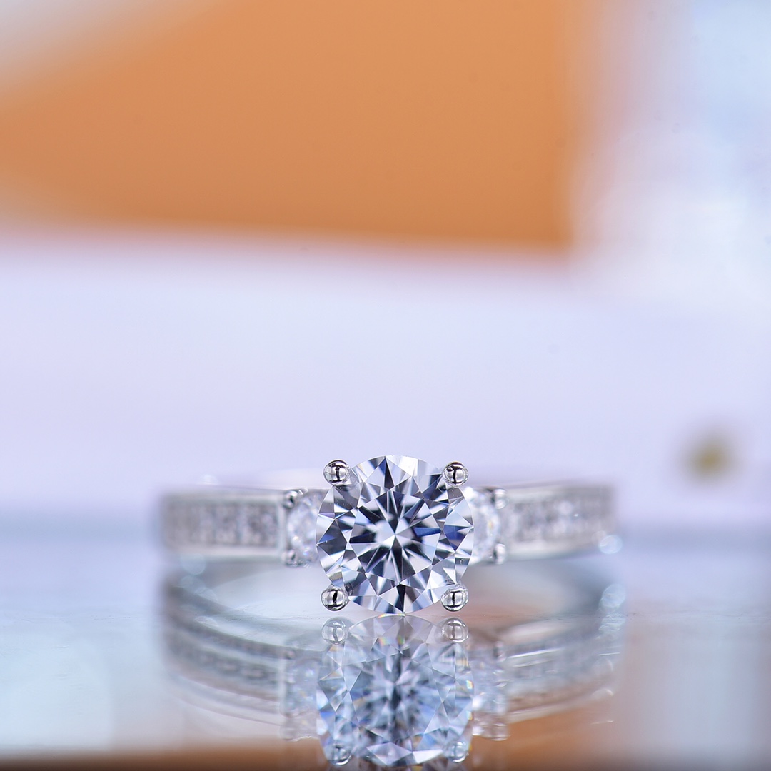 925银莫桑石银制品 【三颗石】1克拉经典时尚结婚