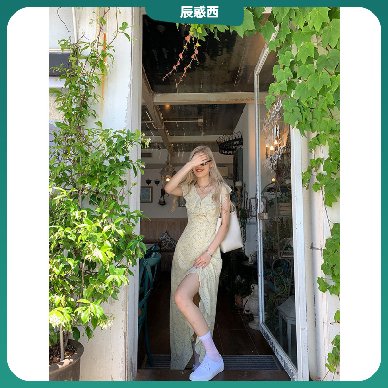 1法式感碎花连衣裙女夏新款收腰显瘦荷叶边鱼尾裙复古开叉长裙I