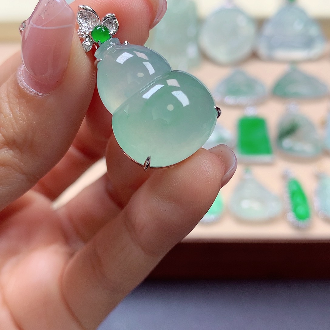 翡翠颈饰18K金镶嵌翡翠