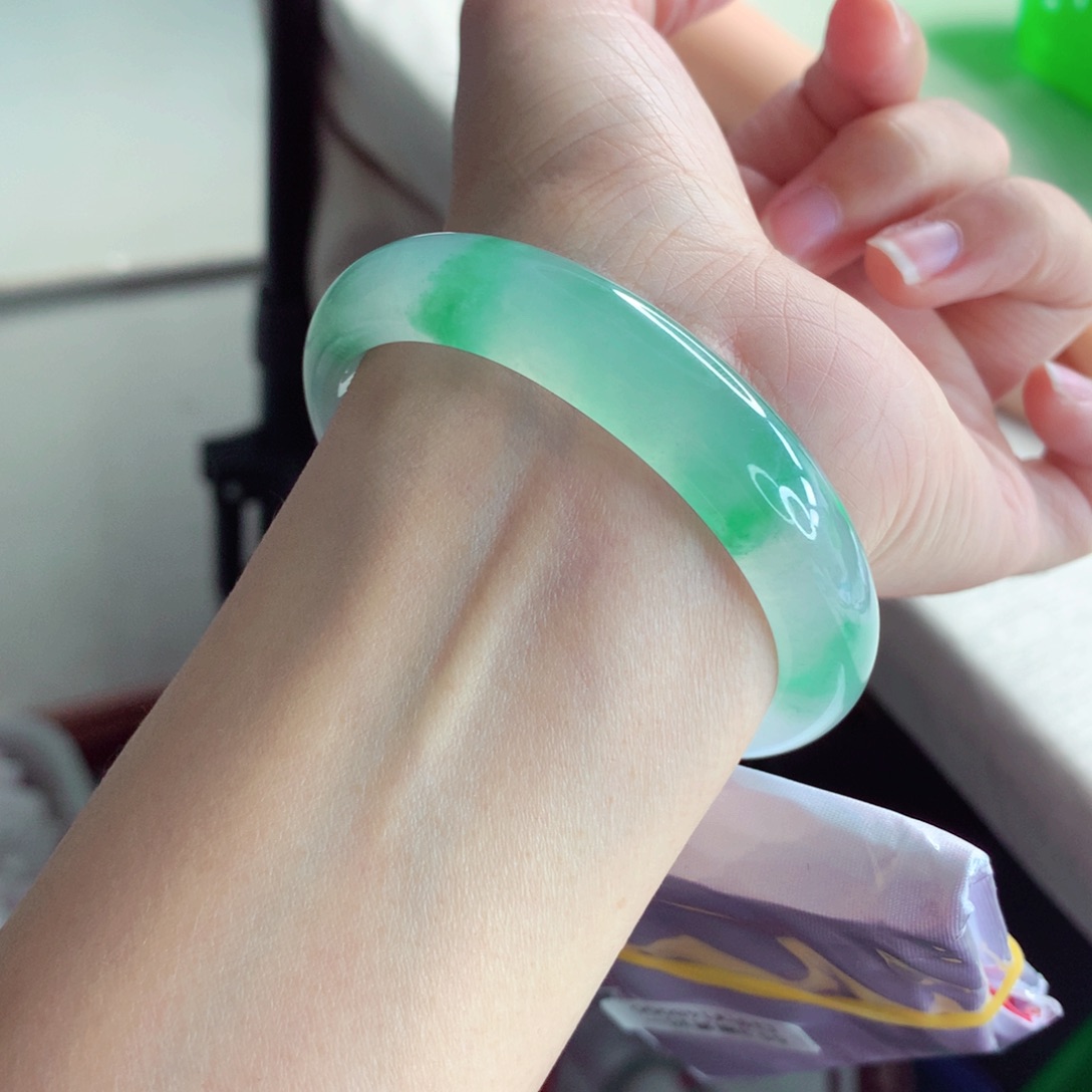 翡翠手镯（贵妃镯）未镶嵌一步到位A