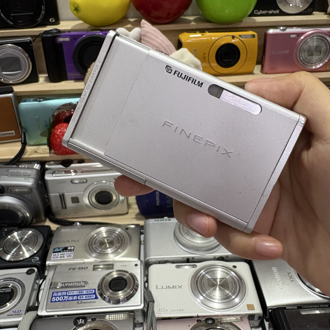 9新 Fujifilm/富士 富士z1银色滑盖送xd卡，配件齐全！