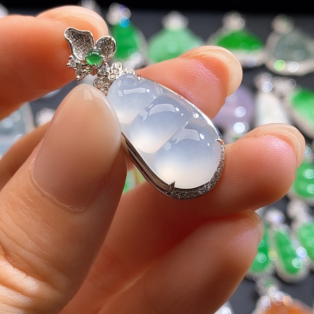 翡翠18K金镶嵌颈饰豆子