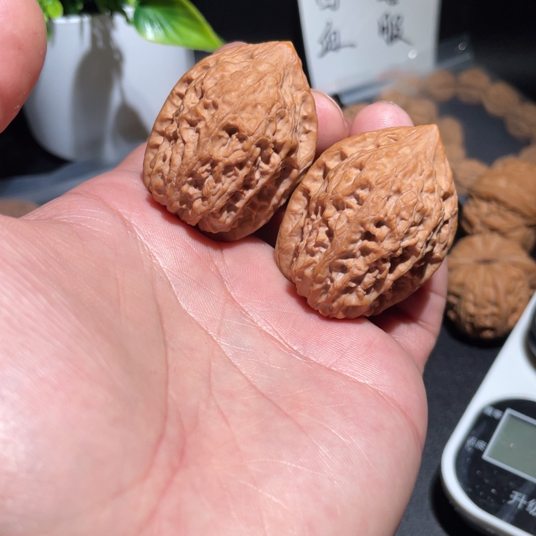 文玩核桃把件34上古鸡心