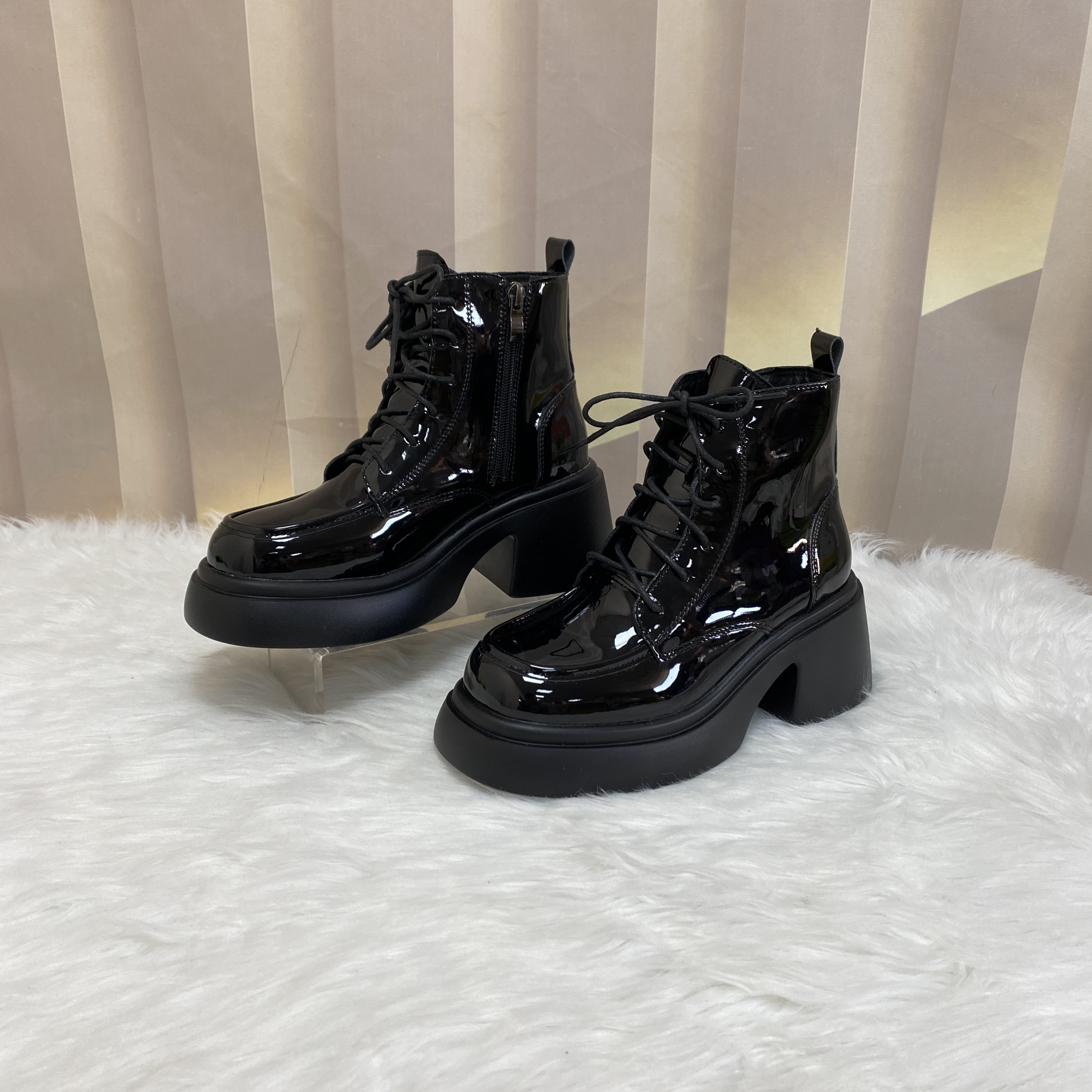 2055-3秋冬时尚百搭粗跟厚底单里马丁靴F