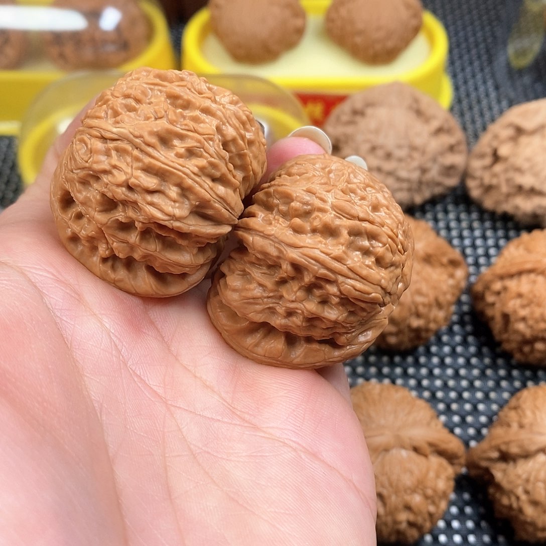 文玩核桃把件更*中42尺白狮子