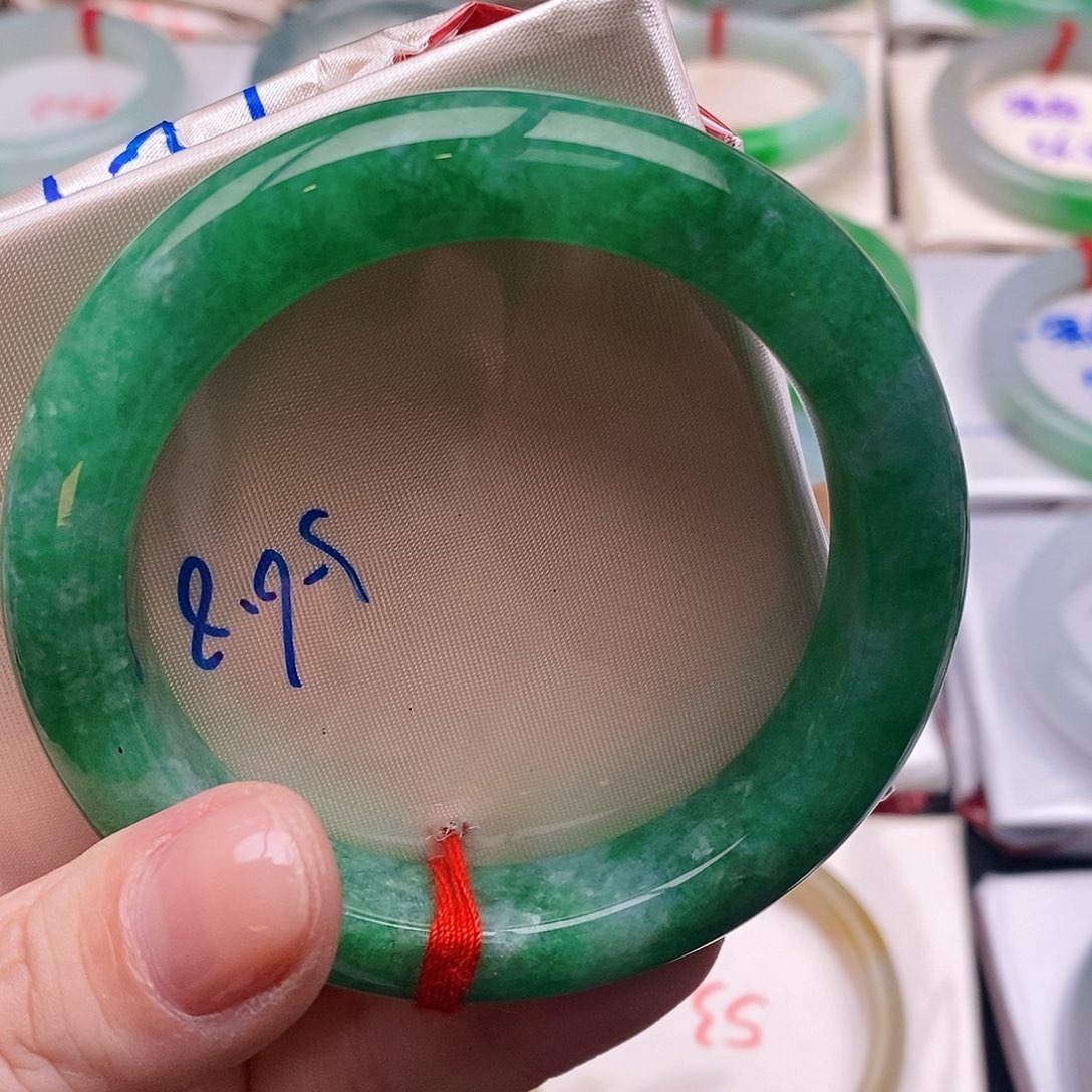 翡翠未镶嵌手镯56