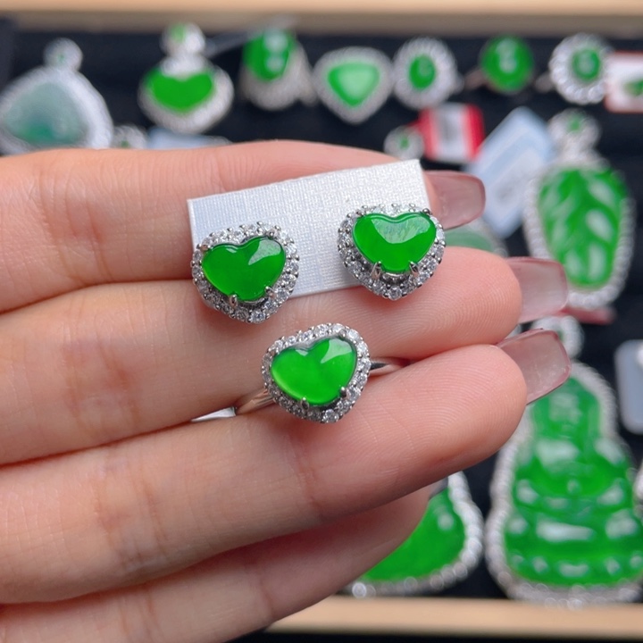 翡翠戒指未镶嵌耳钉