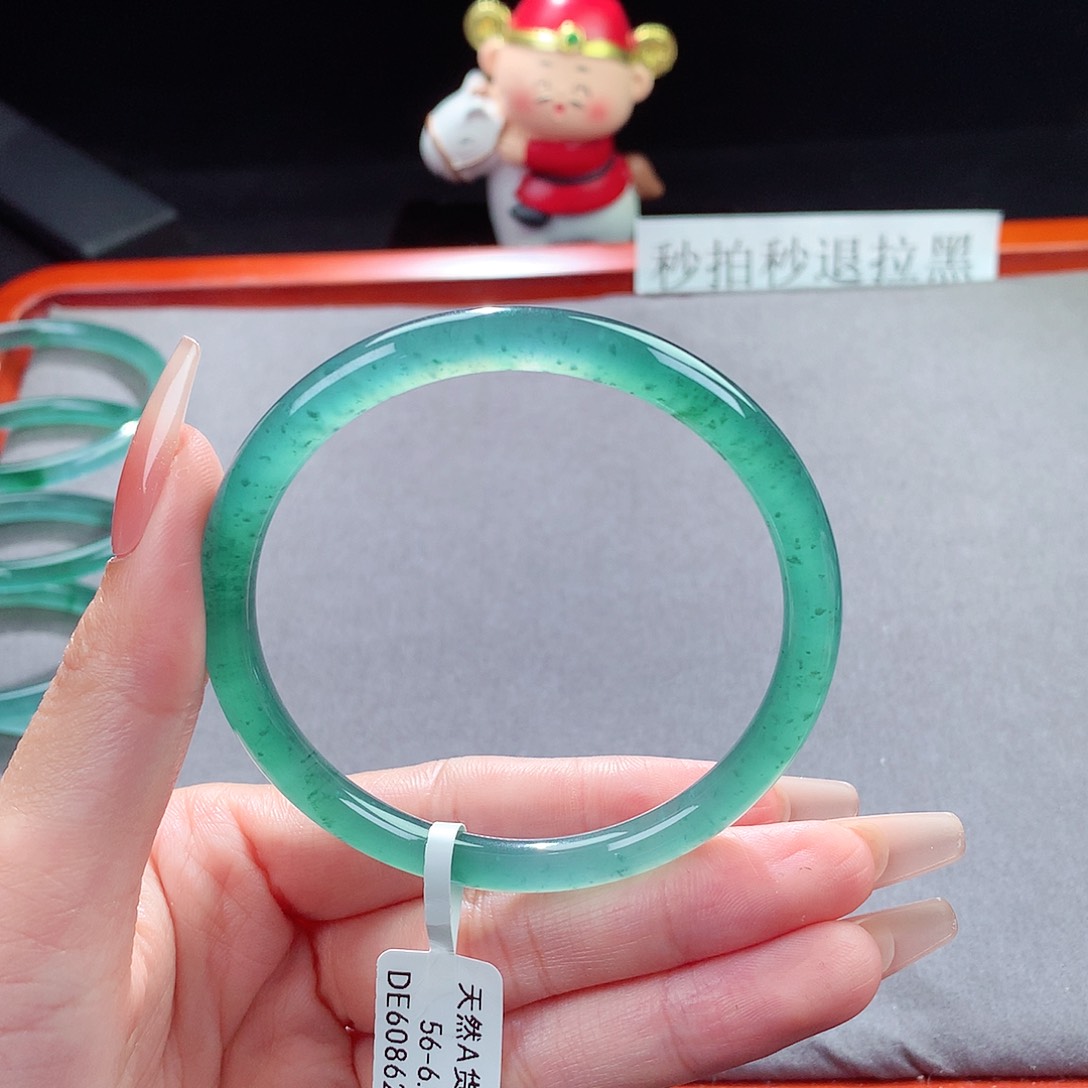 翡翠手镯未镶嵌天然