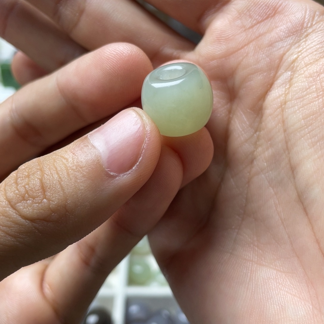 一***儿和田玉（糖玉）未镶嵌颈饰