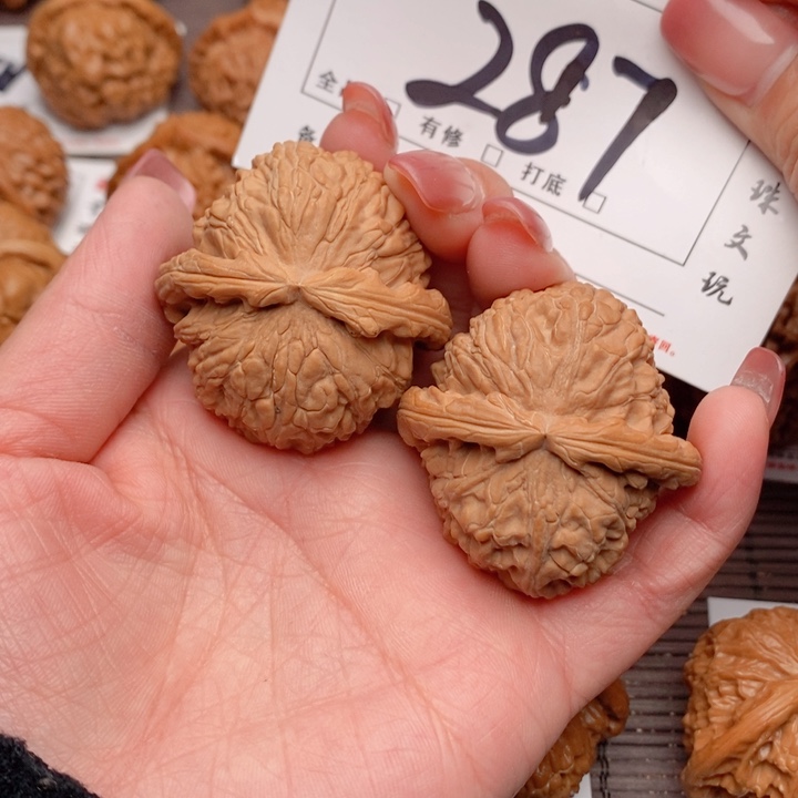 文玩核桃吊坠42白狮子287