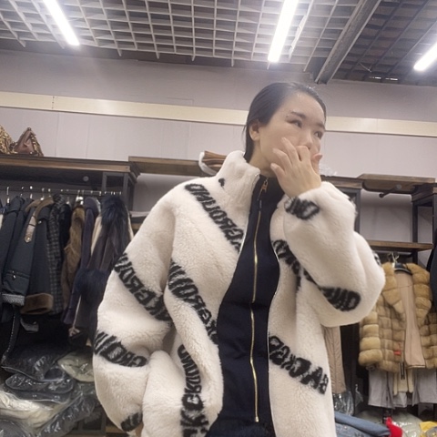 好看好看一点点衣服