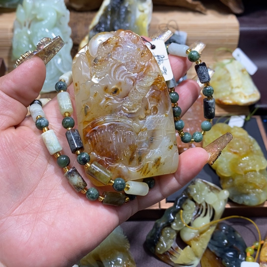 蛇纹石玉颈饰未镶嵌