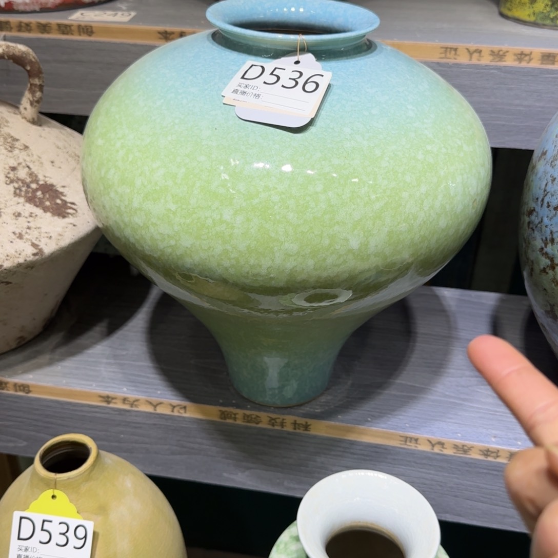 景德镇陶瓷艺术展御*